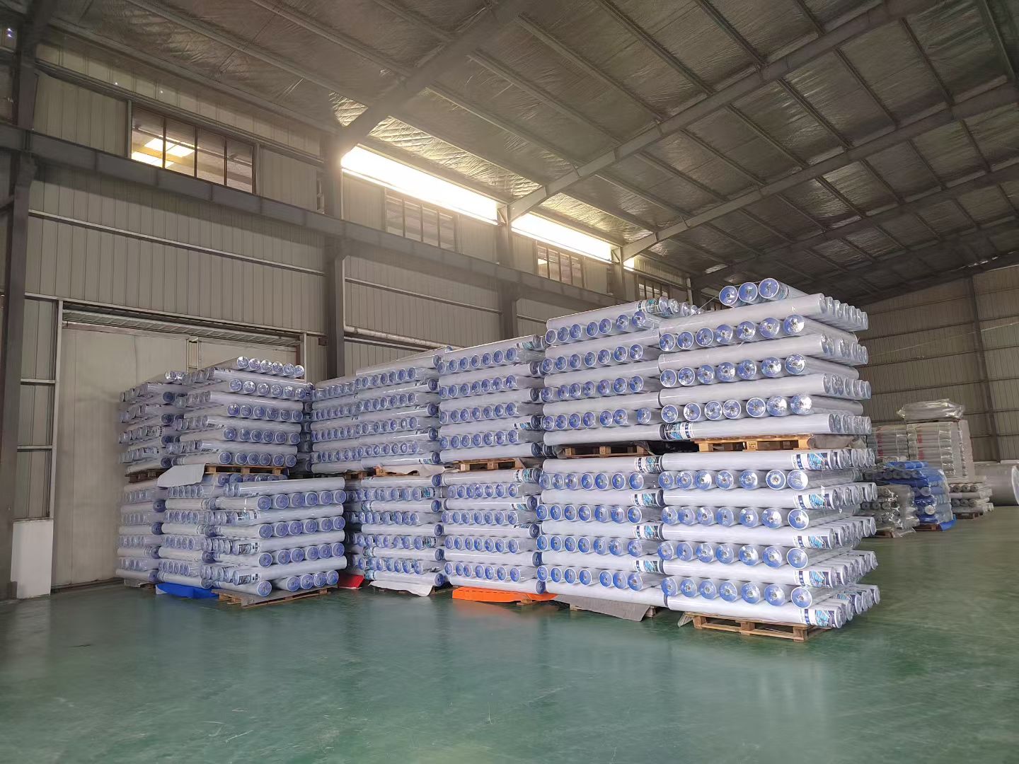 Private-label packaging and export palletisation for membrane and nonwoven products