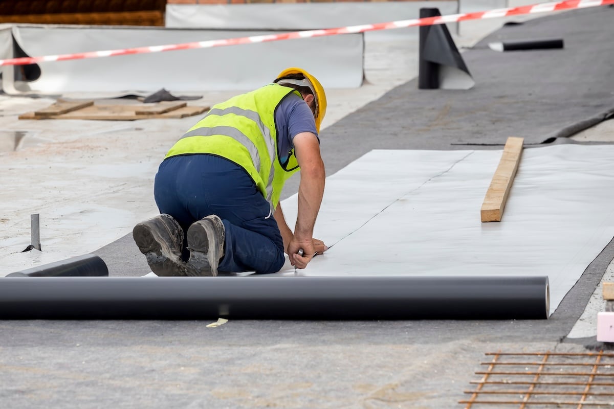 Roofing underlayment and waterproof membrane application for B2B roofing material supply
